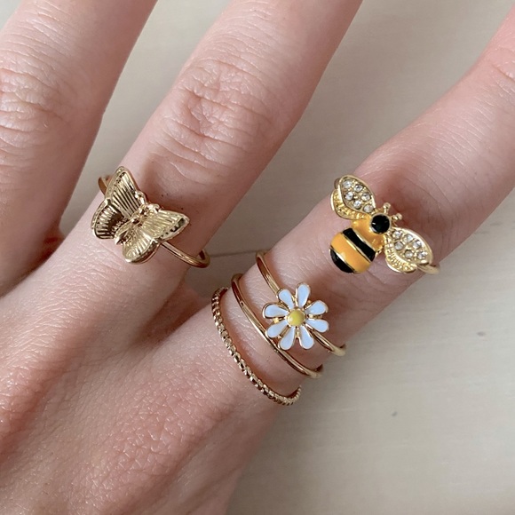 Madewell Jewelry - NWOT Madewell set of five bohemian bumble bee butterfly gold rings